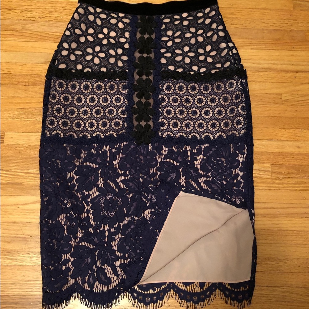 SOLD Boutique Moschino lace purple black pencil skirt 2 - Picture 3 of 8